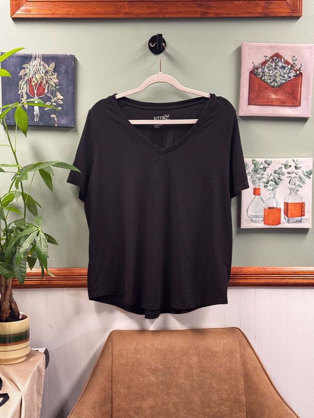 Terra & Sky Women's Plus Size Short Sleeve V-Neck Tee Black 0X (14W)